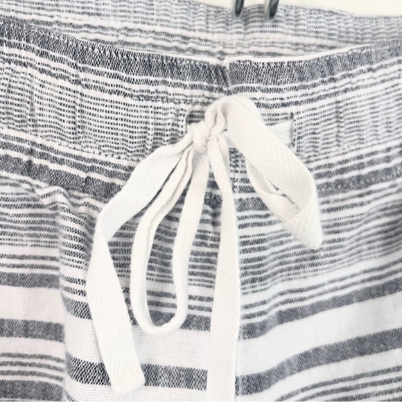 J. Jill Love Linen/ Cotton blend Striped Shorts - Gray and White - Picture 4 of 9